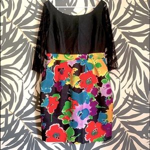 Mirror of Venus Black & Floral Dress Lace Sleeves